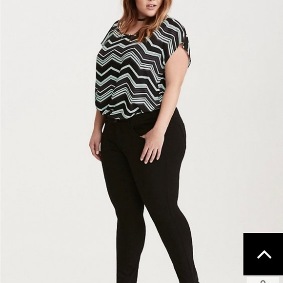 Torrid Size 0 Black, Mint & Grey Chevron Button Back Top - Picture 1 of 9